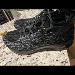 NWOT Brooks Levitate 3 Running Shoe